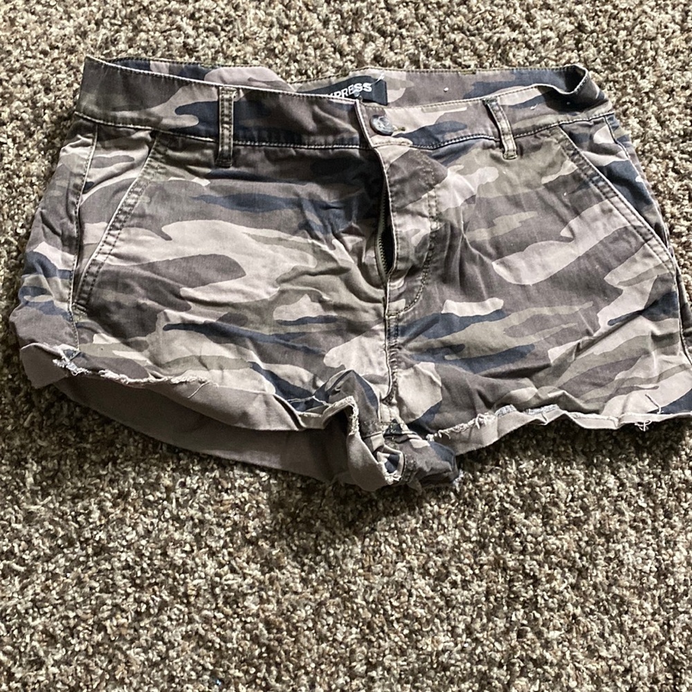 Super cute camo shorts